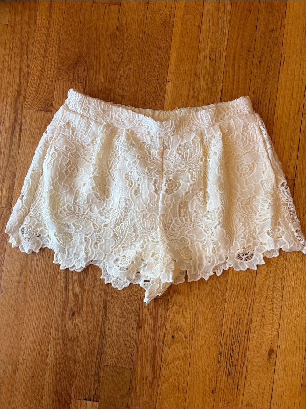 Umgee White High Waist Lace Scallop-Hem Shorts
